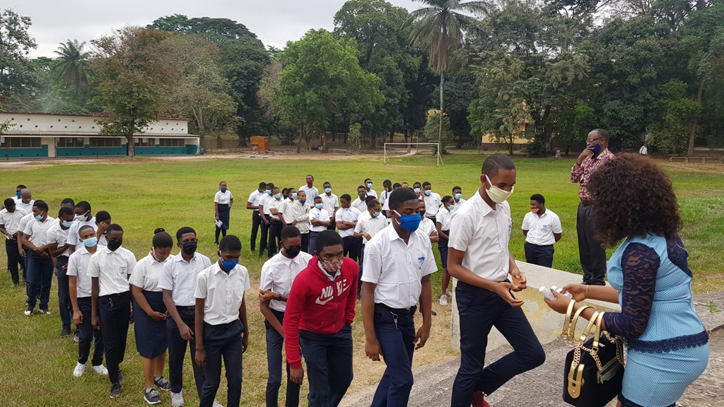 Prevention Du Covid 19 Distribution De Gels Hydroalcoliques